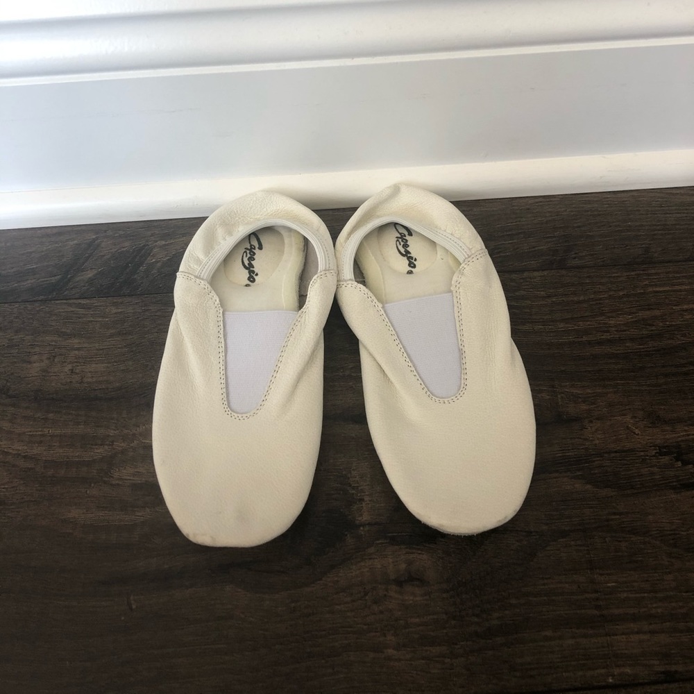 Tumbling dance shoes size 1M - Capezio